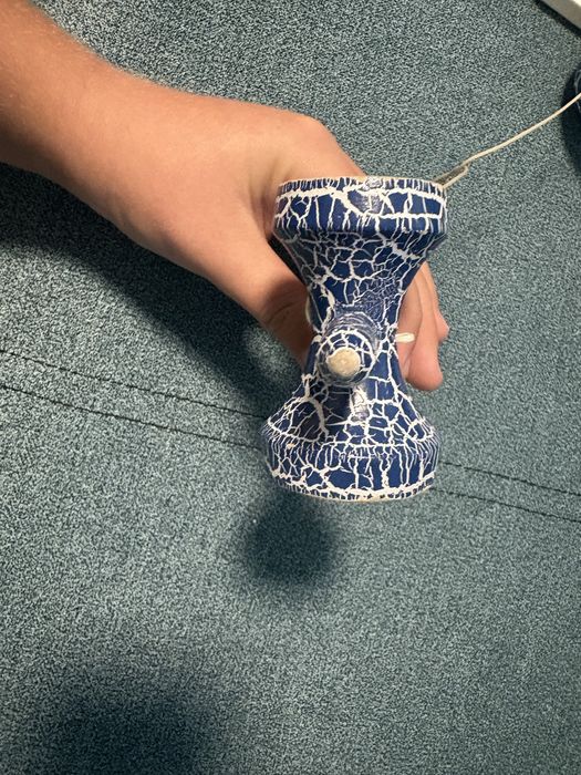 Vând kendama albastră