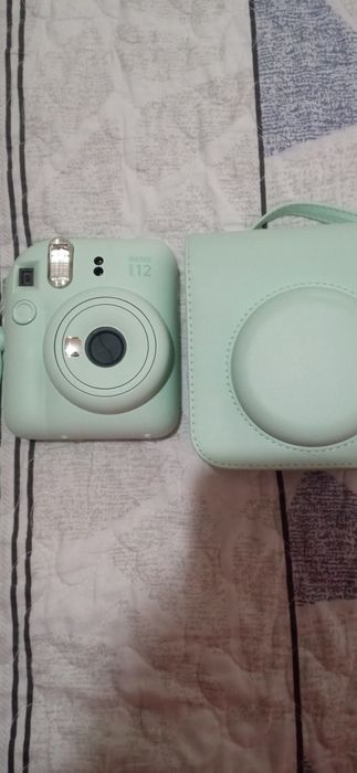 Instax 12 mini camera sotiladi