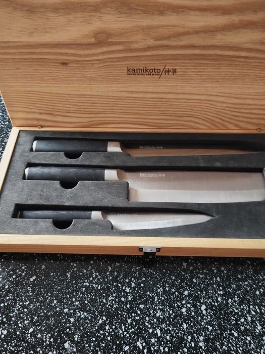 Ножове Kamikoto,  в оригиналната кутия, почти неизползвани.