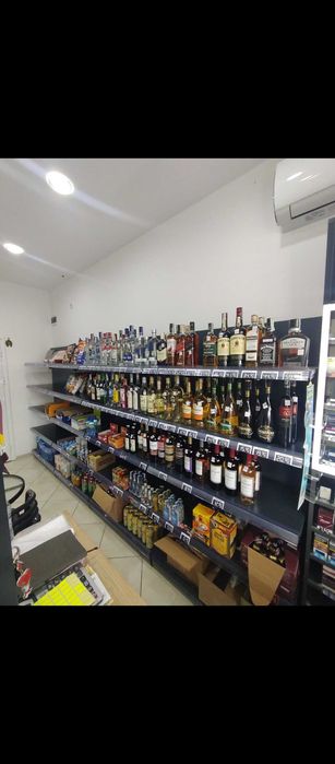 Метални стелажи за магазин или склад