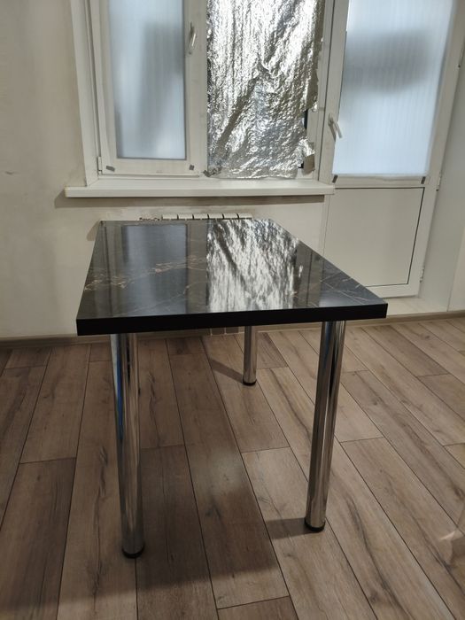 Продается кухонный стол в идеальном стоянии