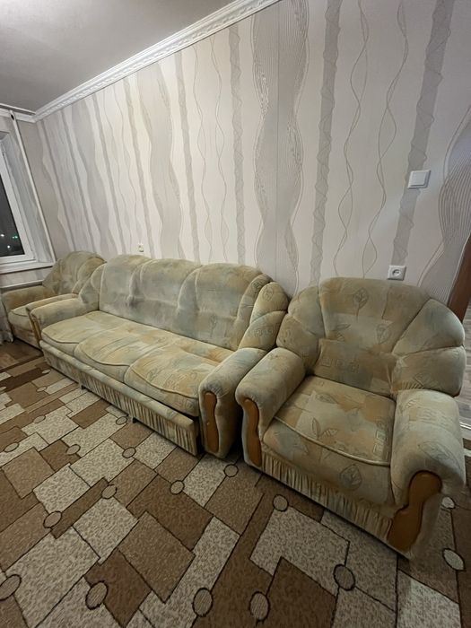 Продаю диван с креслами