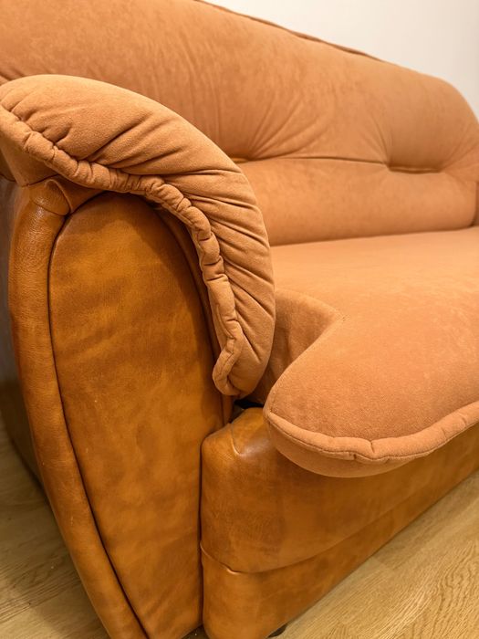 Canapea si 2 fotolii. Piele artificiala si stofa