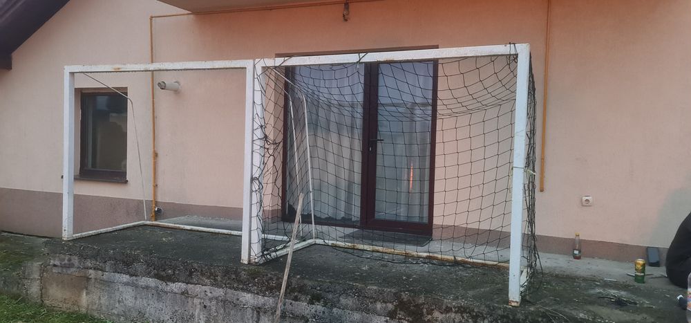 vand 2 porti metalice echipate cu plasa fiecare