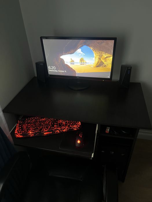 Vand desktop PC+birou+scaun
