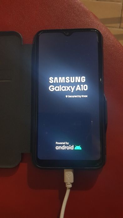 Самсунг А 10 смартфон перфектен