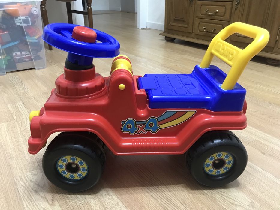 Игрушка-машинка детская