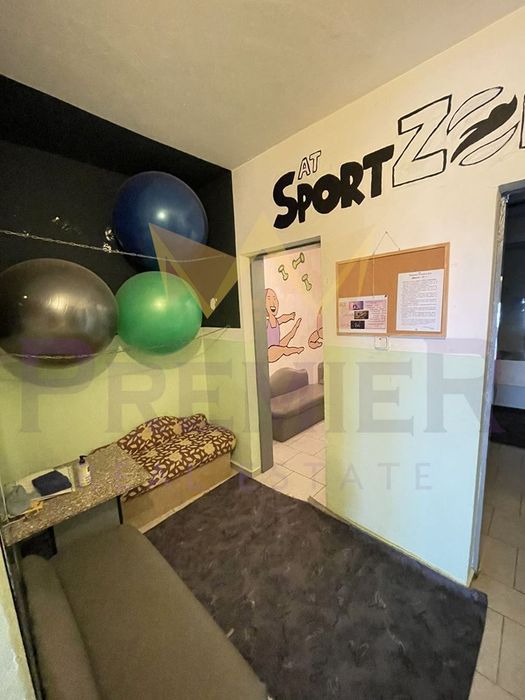 Спортна зала в района на Окръжна болница и Стадион Спартак