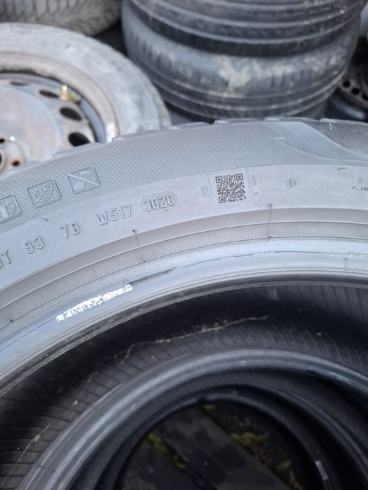 Vand 2 anvelope 275 45 20 pireli  de iarna