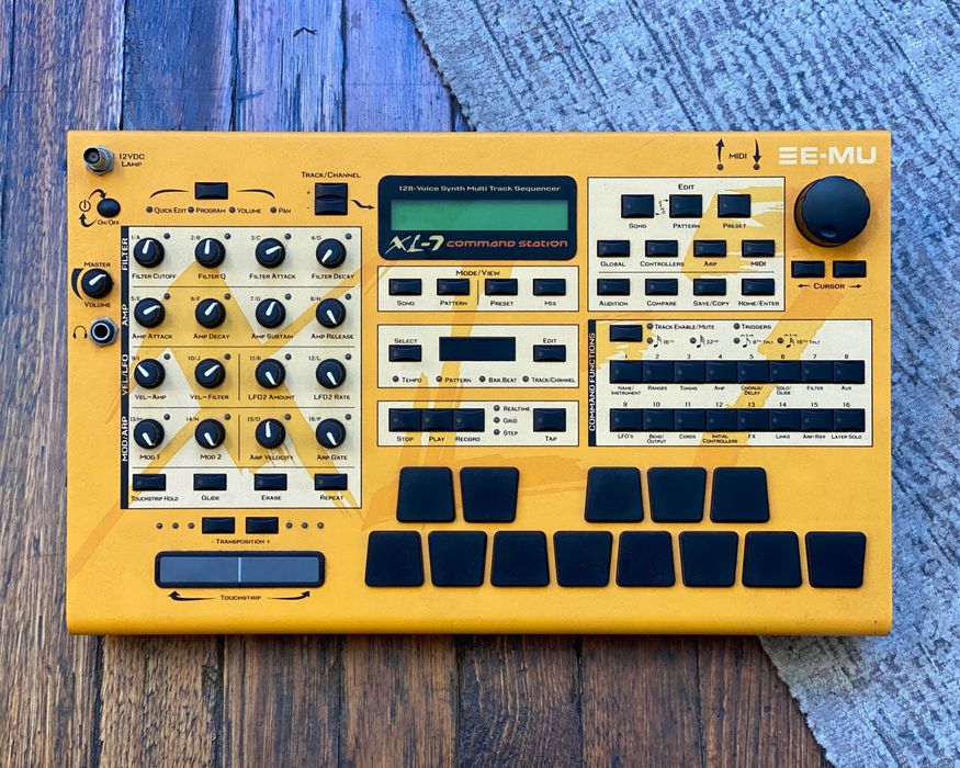 E-MU XL-7 (sintetizator 128 voci/command station)
