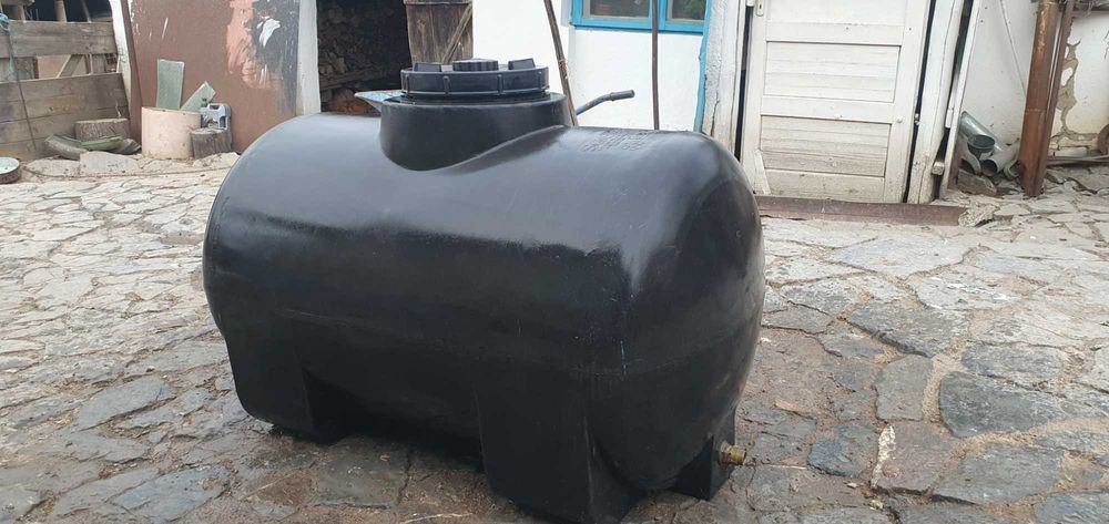 Vând butoi de plastic 500L "calitate superioara"  700 de lei.