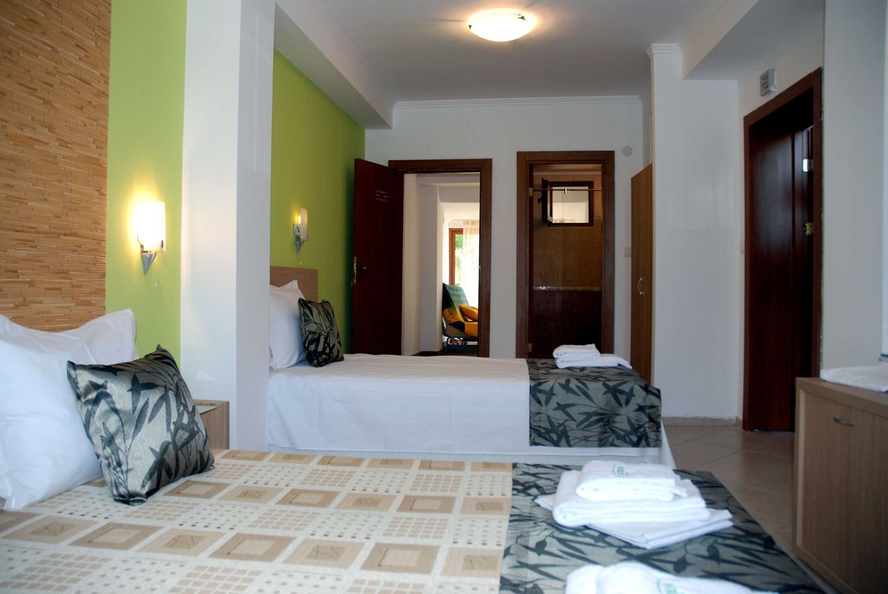 Продава се Хотел в Хисаря - 1000 кв.м за 1000 €/кв.м - Снимка #19
