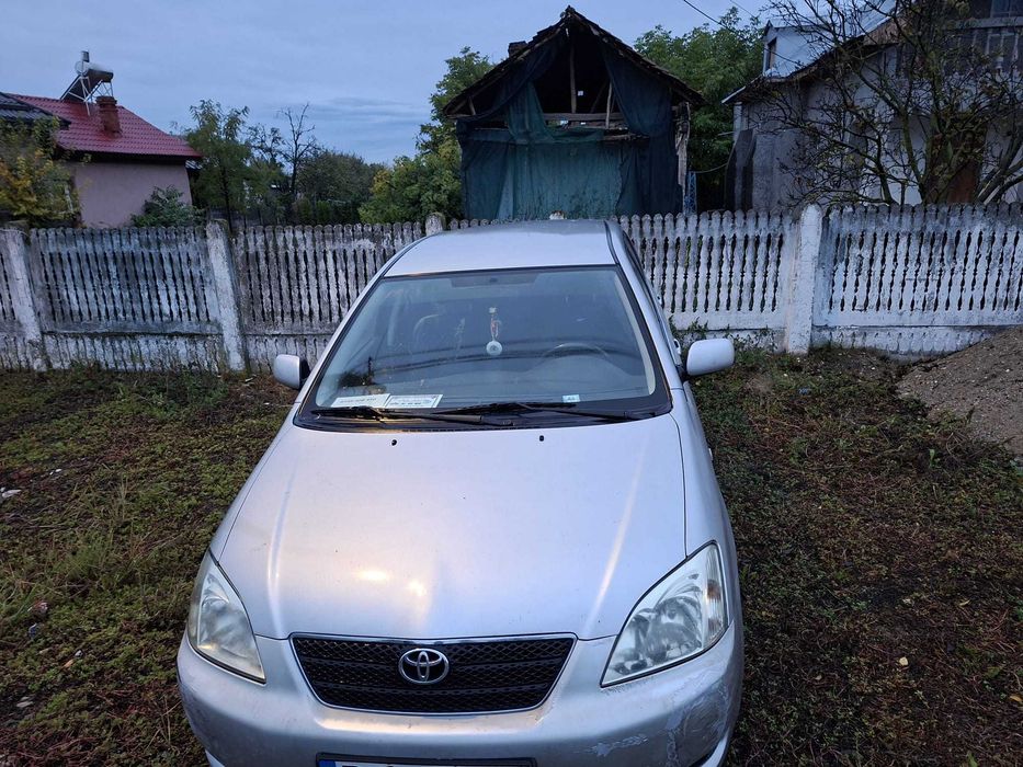 Vând TOYOTA COROLA 1.4, 2004, benzina, PENTRU PIESE