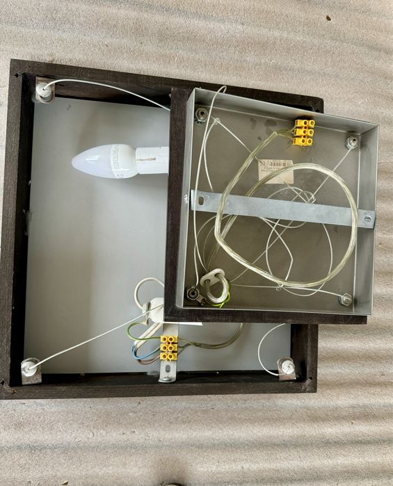 Lustra lemn bec led