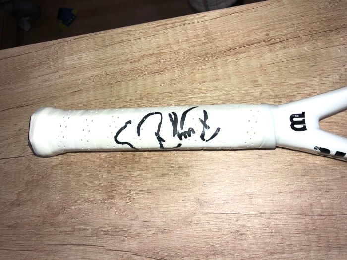 Racheta de tenis semnata chiar de Roger Federer - Cu COP