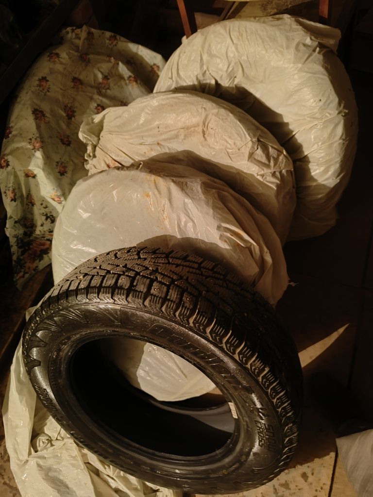 Продам зимние шины Cordiant