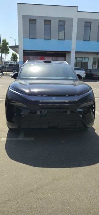 Byd tang L elektromobil