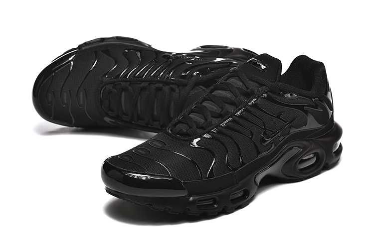 Noul model NIKE Vapormax Plus Black in stoc !
