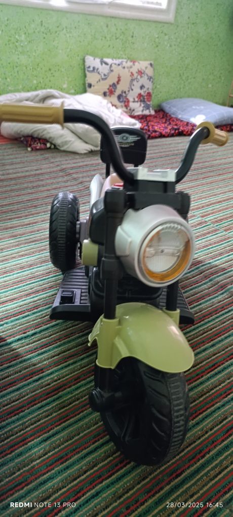 Skuter yosh bolalarniki hali yangi