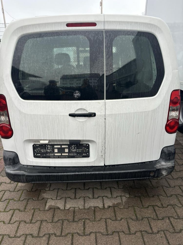 На части Citroen Berlingo 1.6hdi пикап мотор b8hsc 2009г