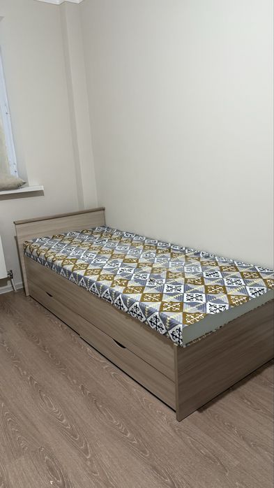 Кровать без матраса