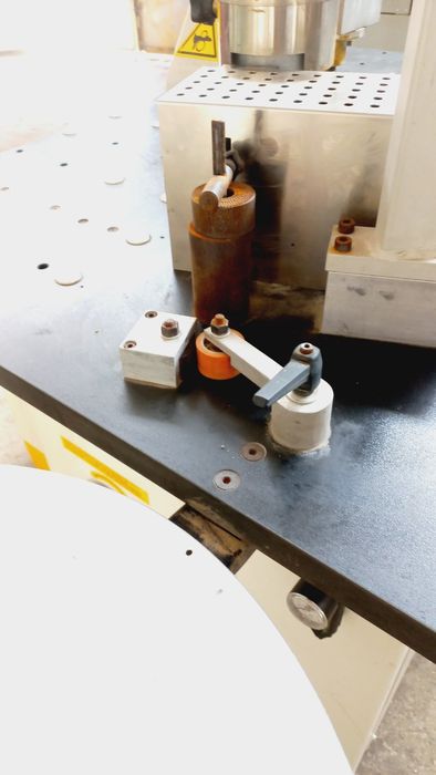 кантираща машина за праволинейно и криволинейно кантиране