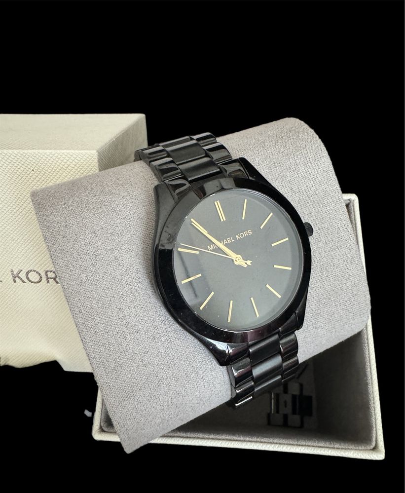 Продавам дамски часовник Michael Kors.