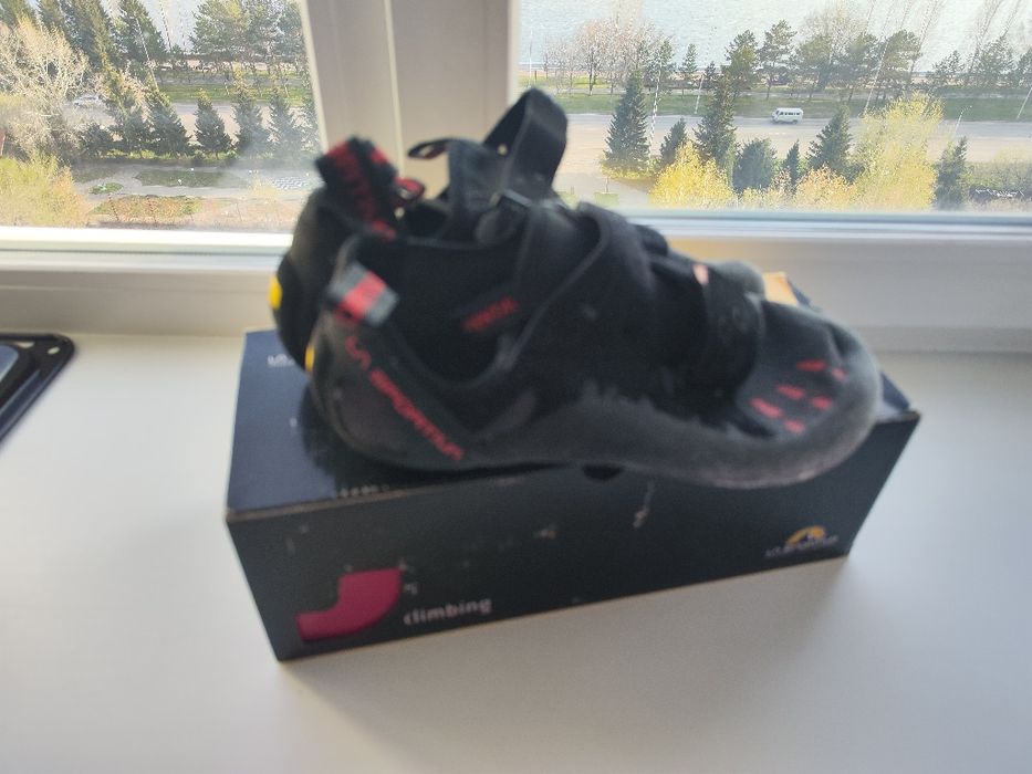 Продам новые скальники 42 размер