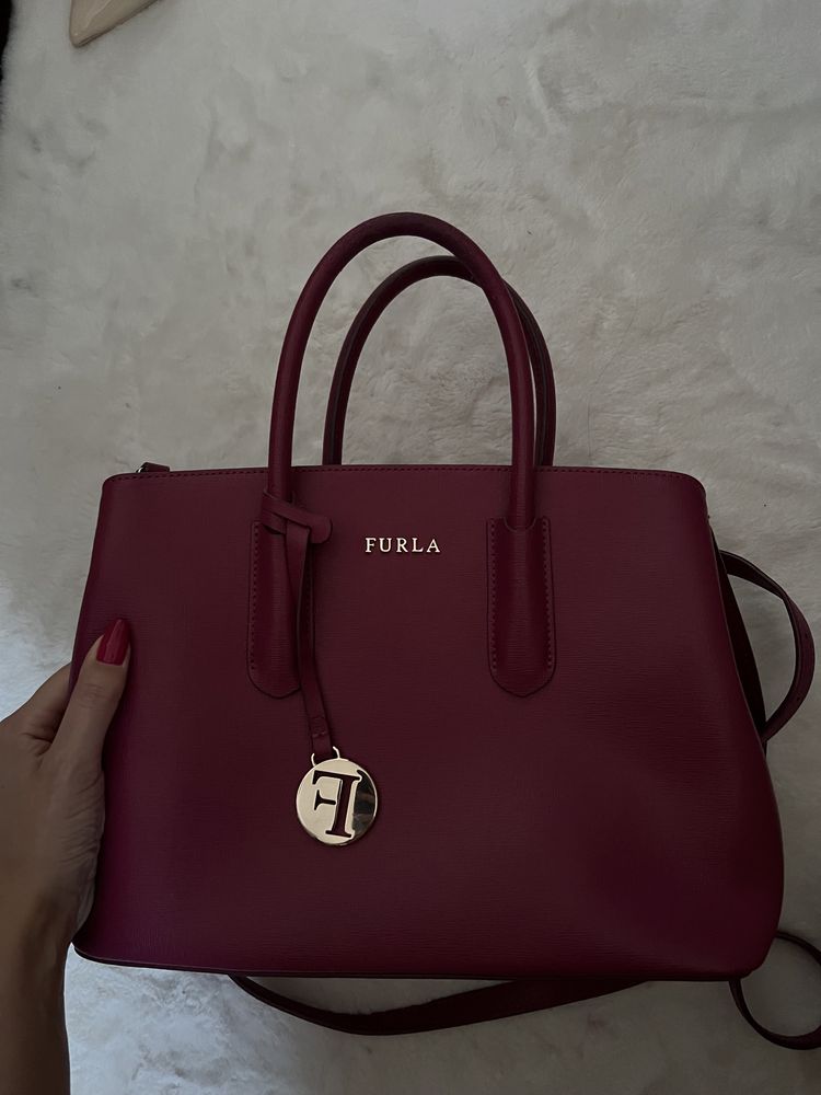 Geanta Furla fucsia din piele