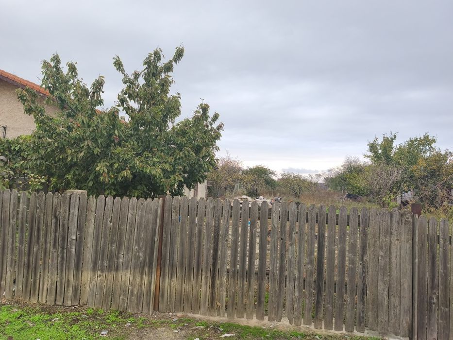 Vând loc de casa fetesti