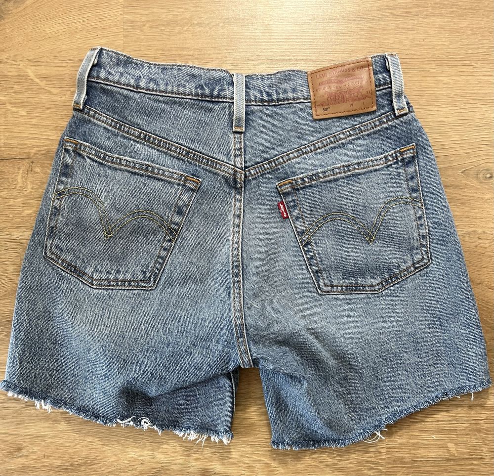 Levis дамски къси панталонки размер W26