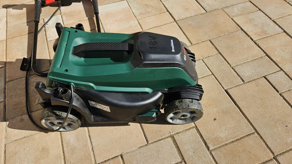 Masina de tuns iarba Bosch CityMower 18V-32-30 / 600 lei doar mașina