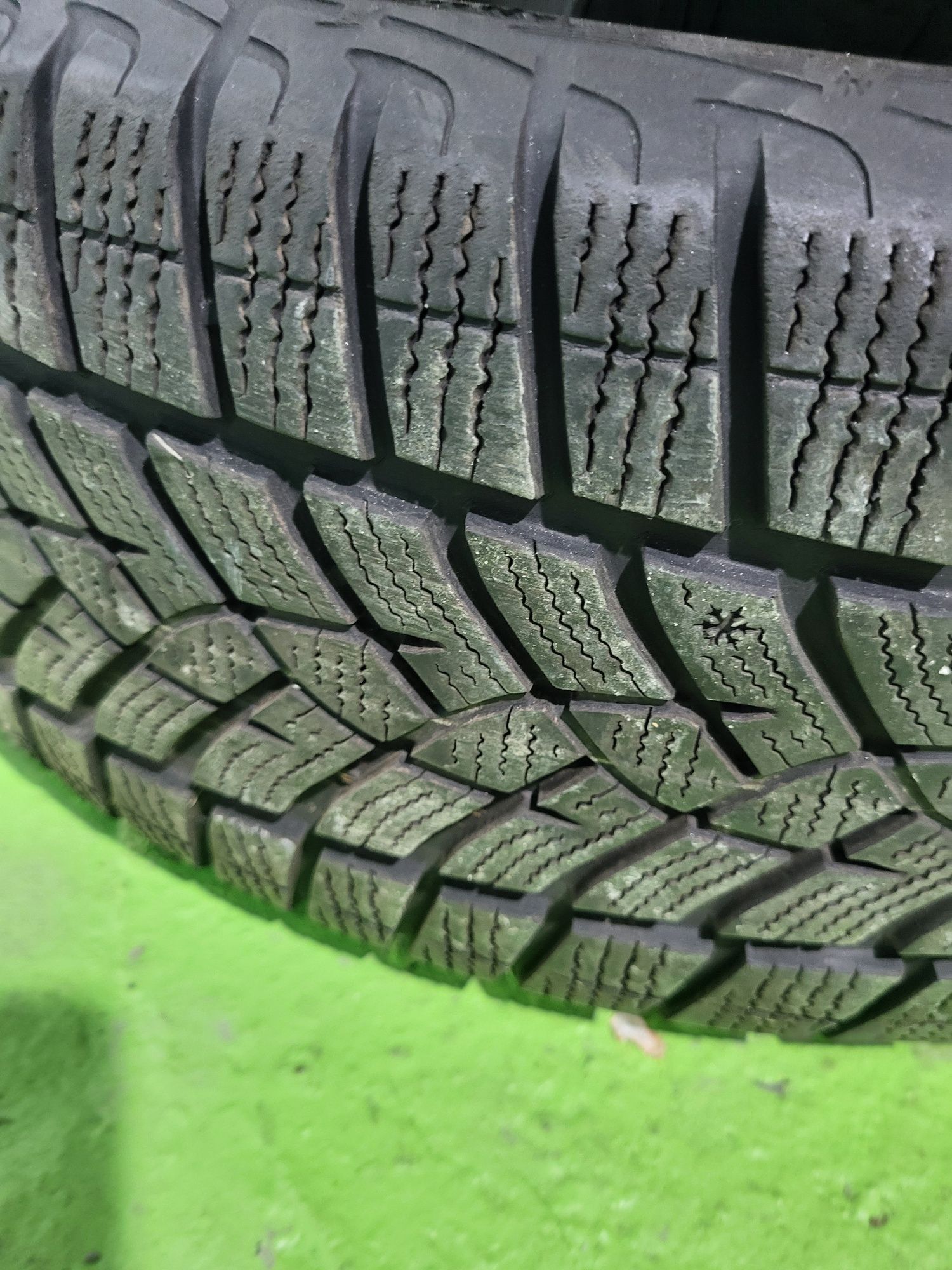 2 бр зимни 225/65/17 Goodyear зимни гуми