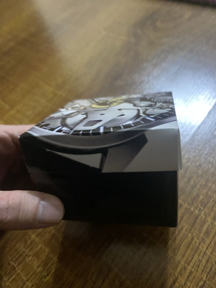Rolex soat sotiladi