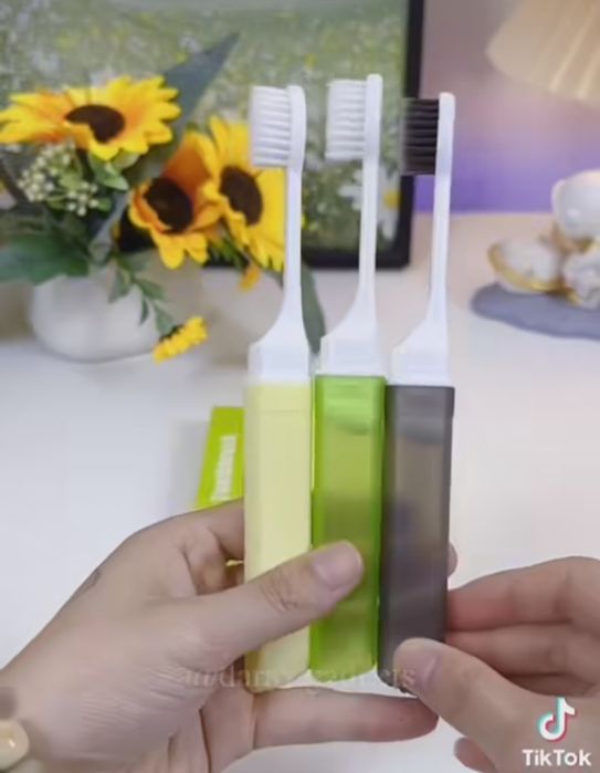 Зубная щетка с футляром