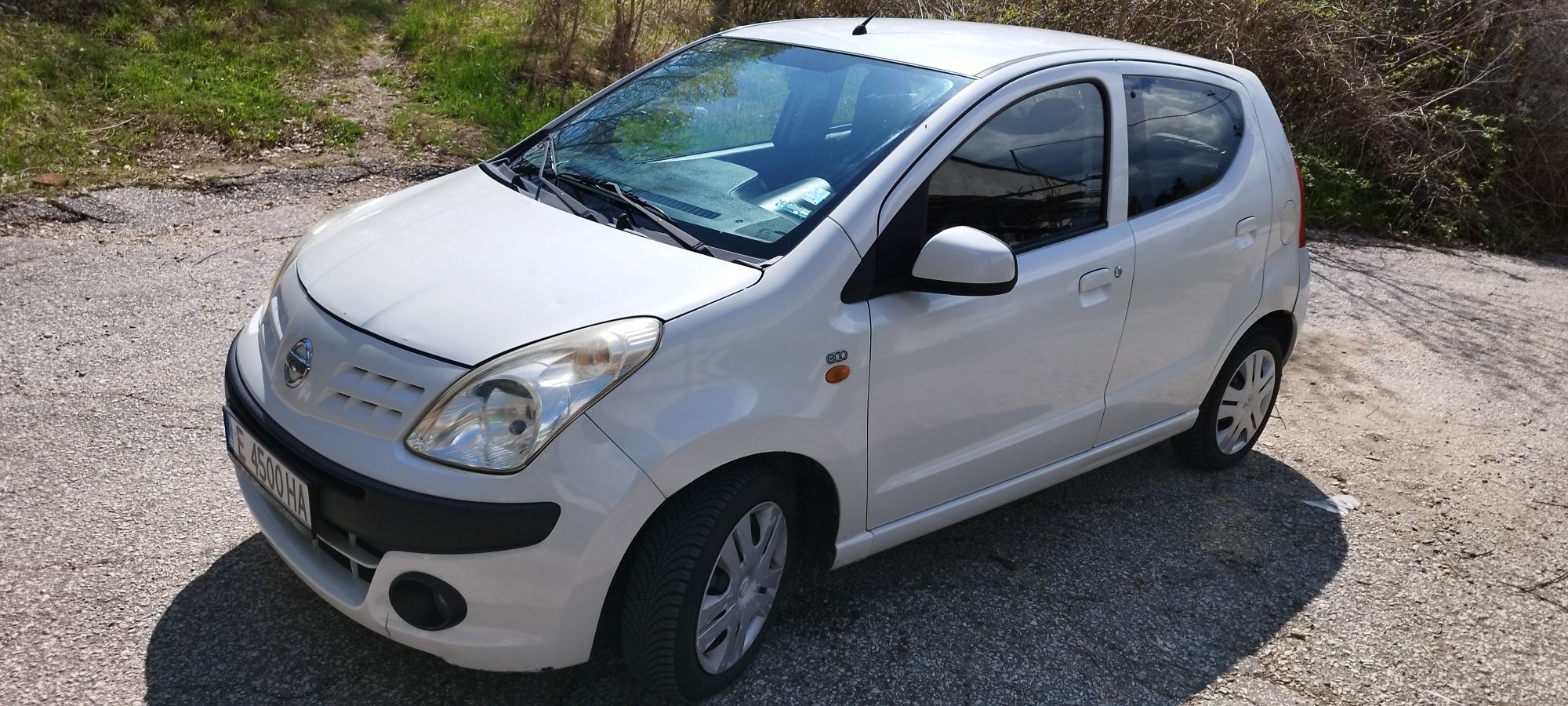 Продавам Nisam Pixo 2011