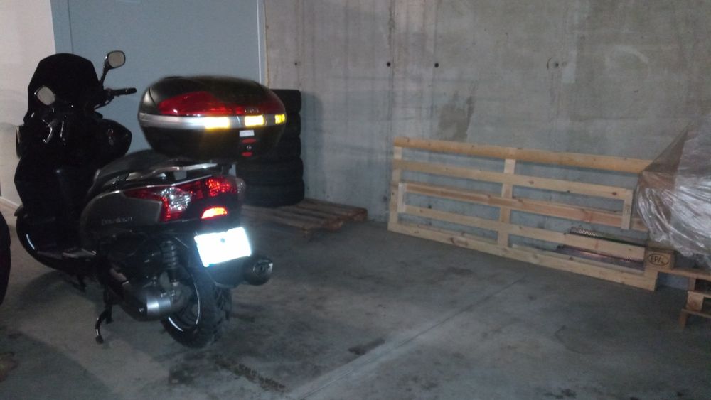 Inchiriez garaj pentru depozitare motociclete