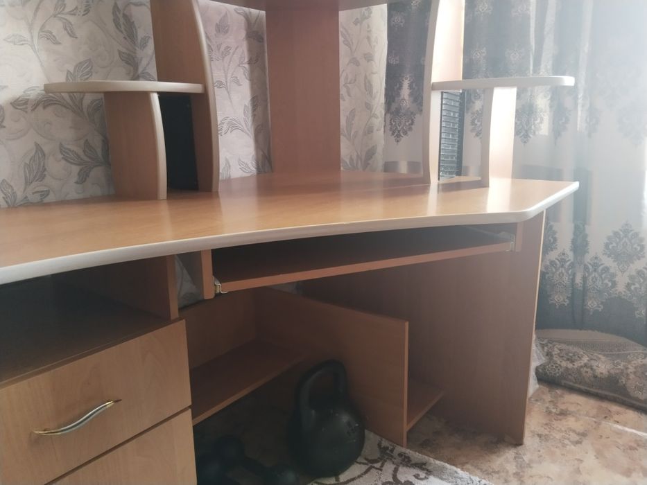 Стол компьютерный