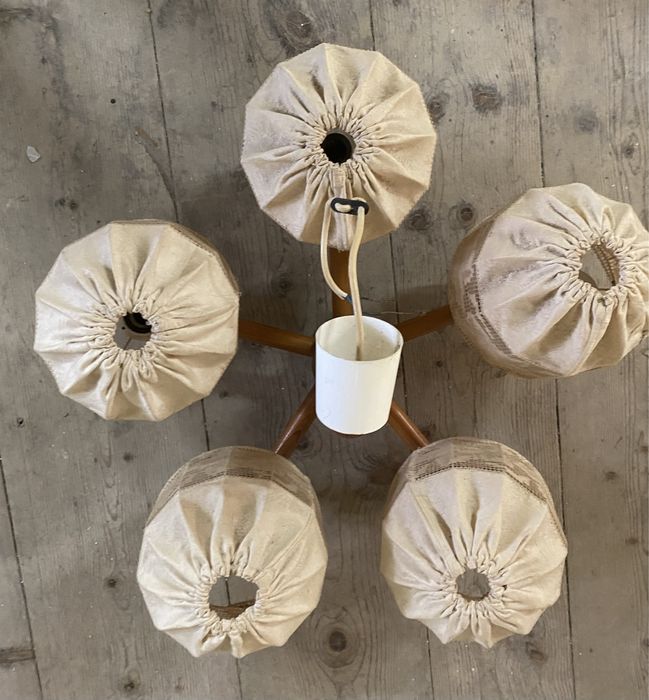 Candelabru rustic din lemn si pânza