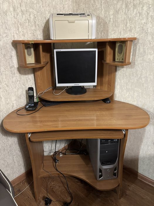 Компьютерный стол бесплатно