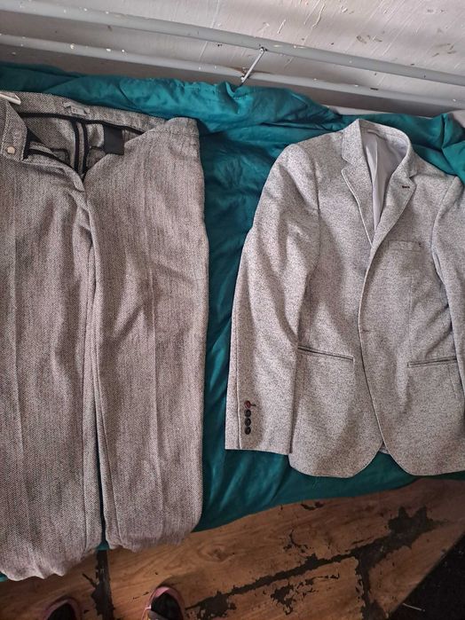 Costum barbati h&m gri cu picatele slim fit elegant