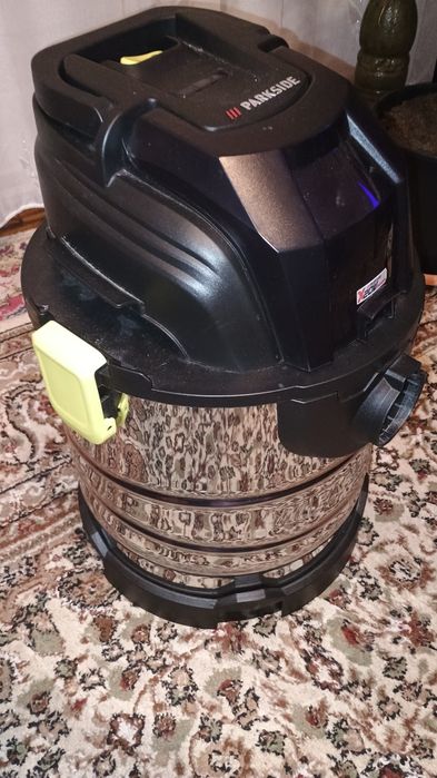 Aspirator Parkside pe acumulator 20V, ca nou
