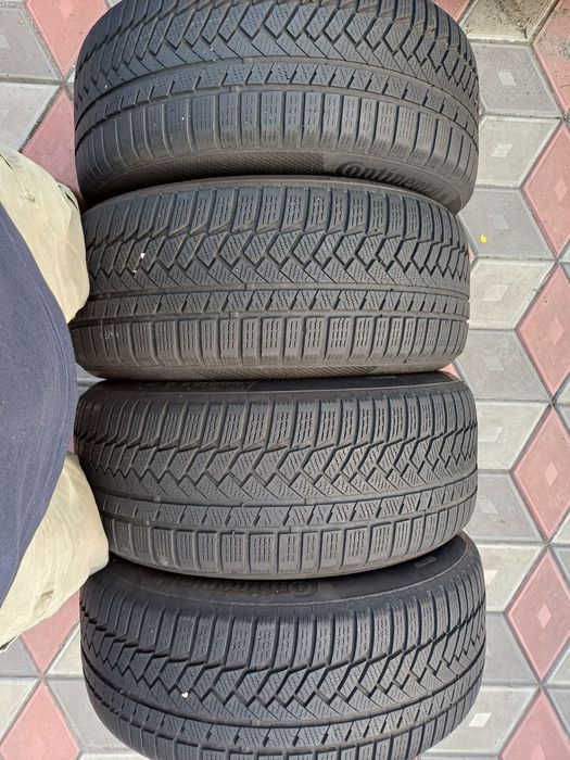 Vand 4 anvelope de iarna 235 55 r17 CONTINENTAL
