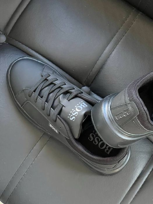 Adidasi Boss Noi !!! Marimi 40/44 !!!