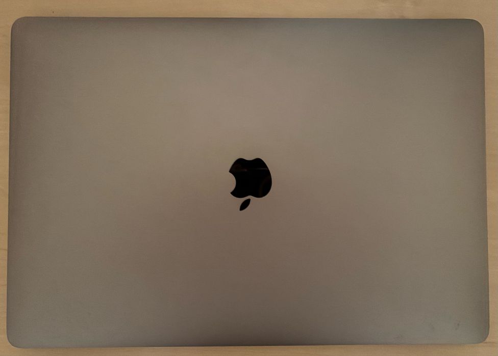MacBook Pro i9 • 32GB • 2TB SSD • Dual GPU