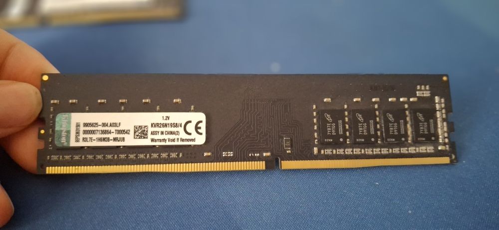 Два модуль аперотивной памяти Kingston DDR4