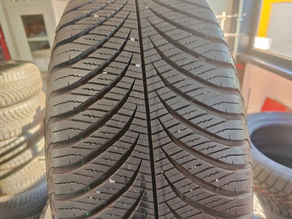 2бр.всесезонни гуми 215/55/17 Goodyear