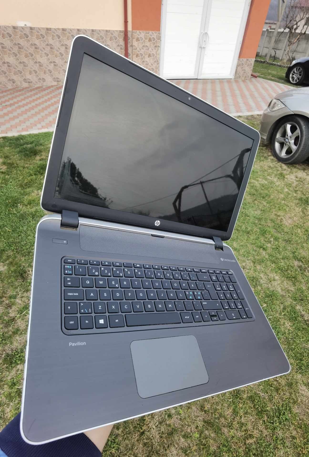 Vând Laptop HP 17