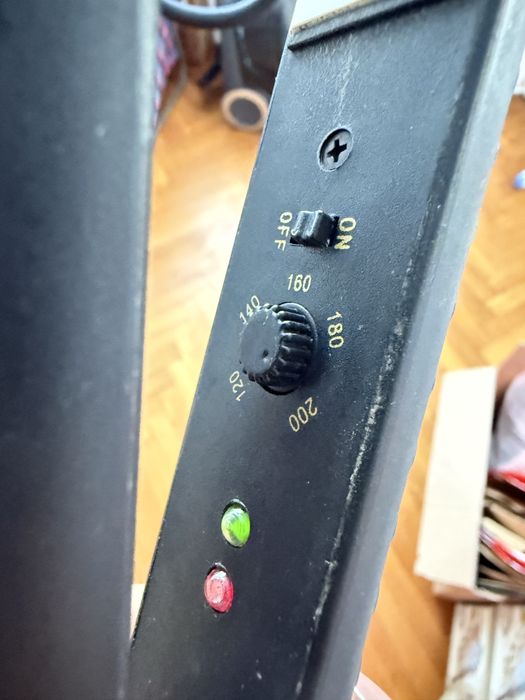 Преса за изправяне на коса First