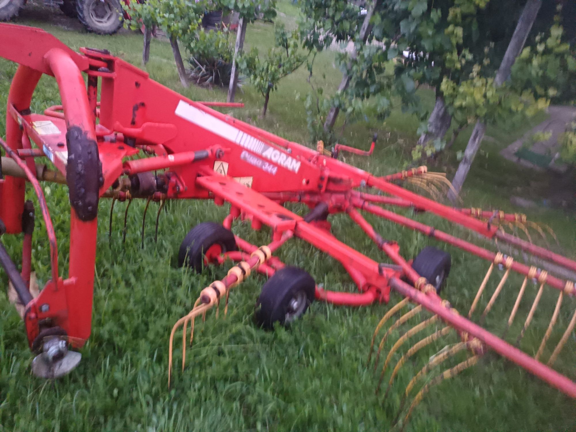 Grebla tandem după tractor